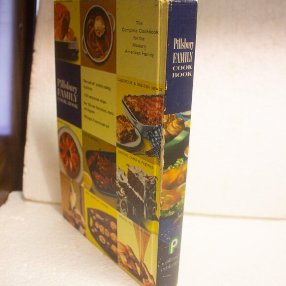 Vintage The Pillsbury Family Cookbook Copyright 1963 - Picture 11 of 11